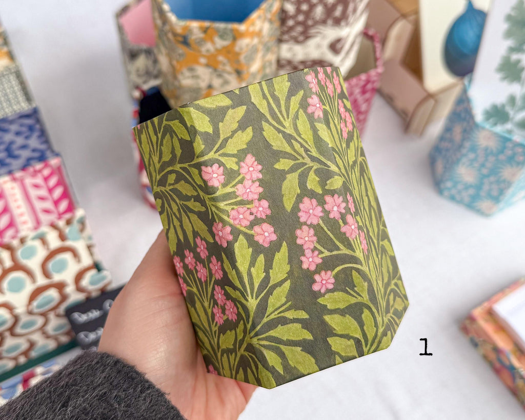 Green botanical hexagonal pen pot hand held – Making SAGAK