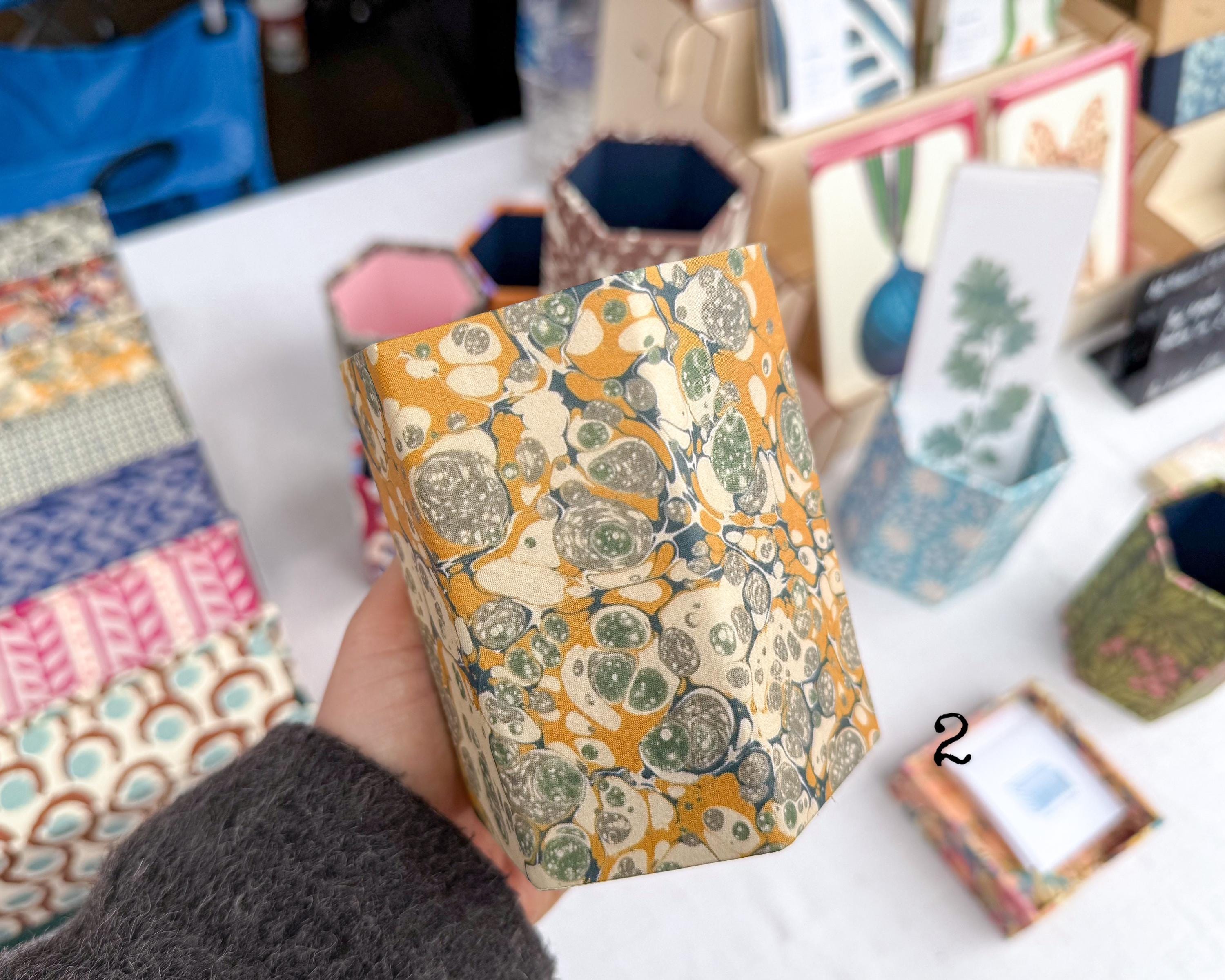Yellow marbled hexagonal pen pot hand held – Making SAGAK