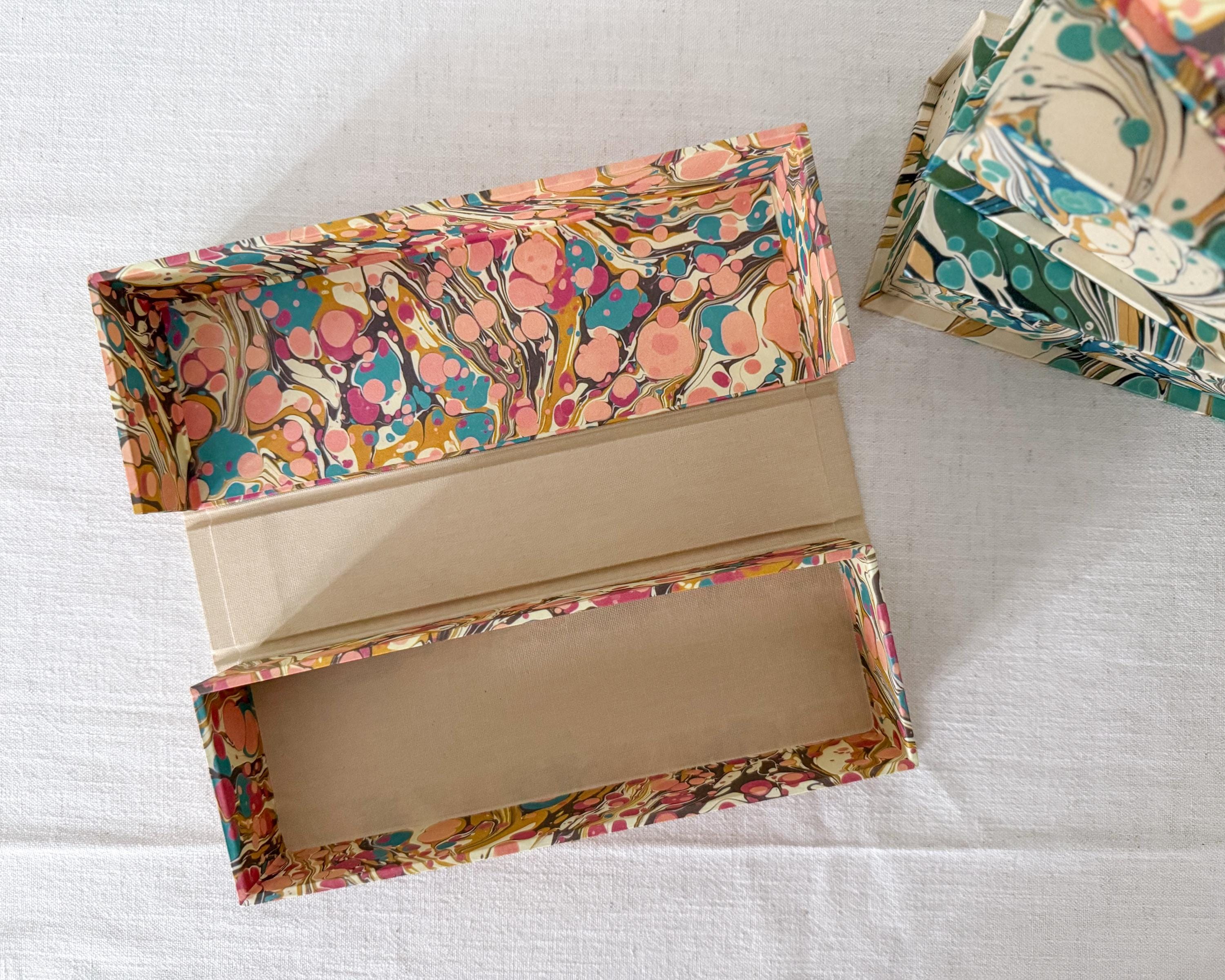 Pink marbled desk organiser detail shot – Making SAGAK