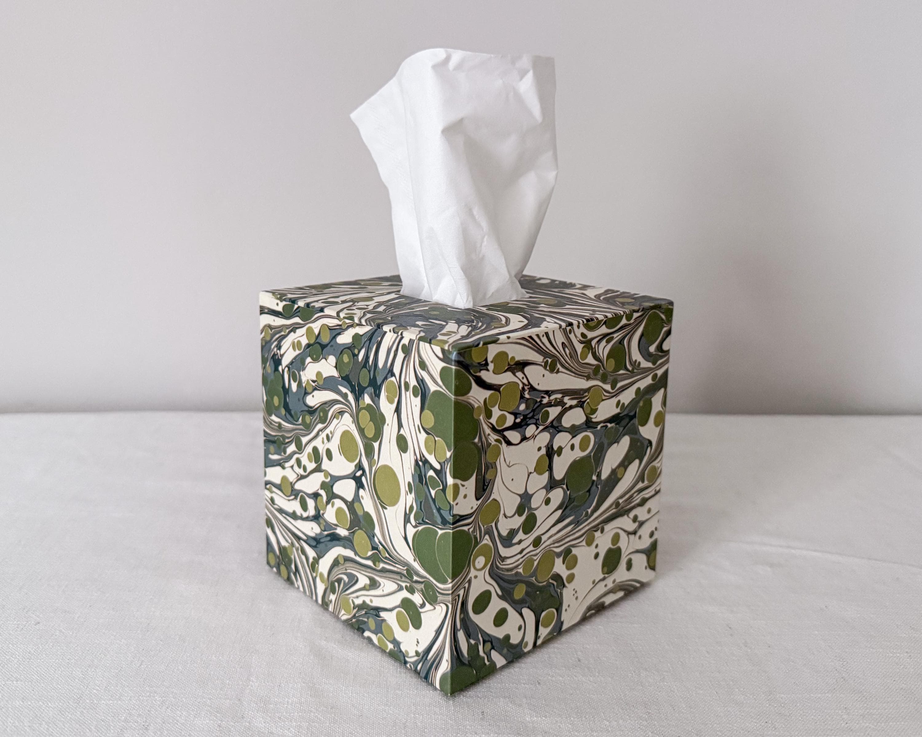 Mid Green marbled tissue box cover front view – Making SAGAK